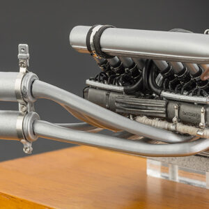 CMC Mercedes-Benz 300 SLR Motor mit Vitrine