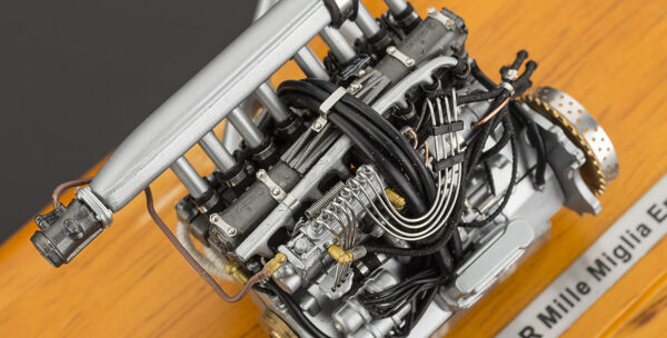 CMC Mercedes-Benz 300 SLR Motor mit Vitrine – Bild 5