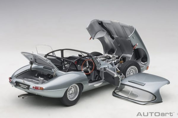Autoart Jaguar Lightweight E-Type (Silver)
