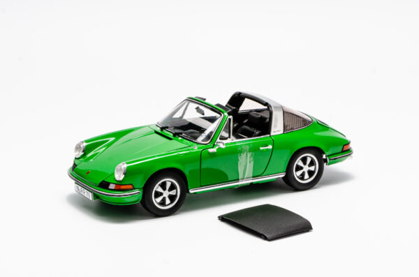 Schuco Porsche 911s Targa grün