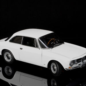 Alfa Romeo 1750 GTV white LH -