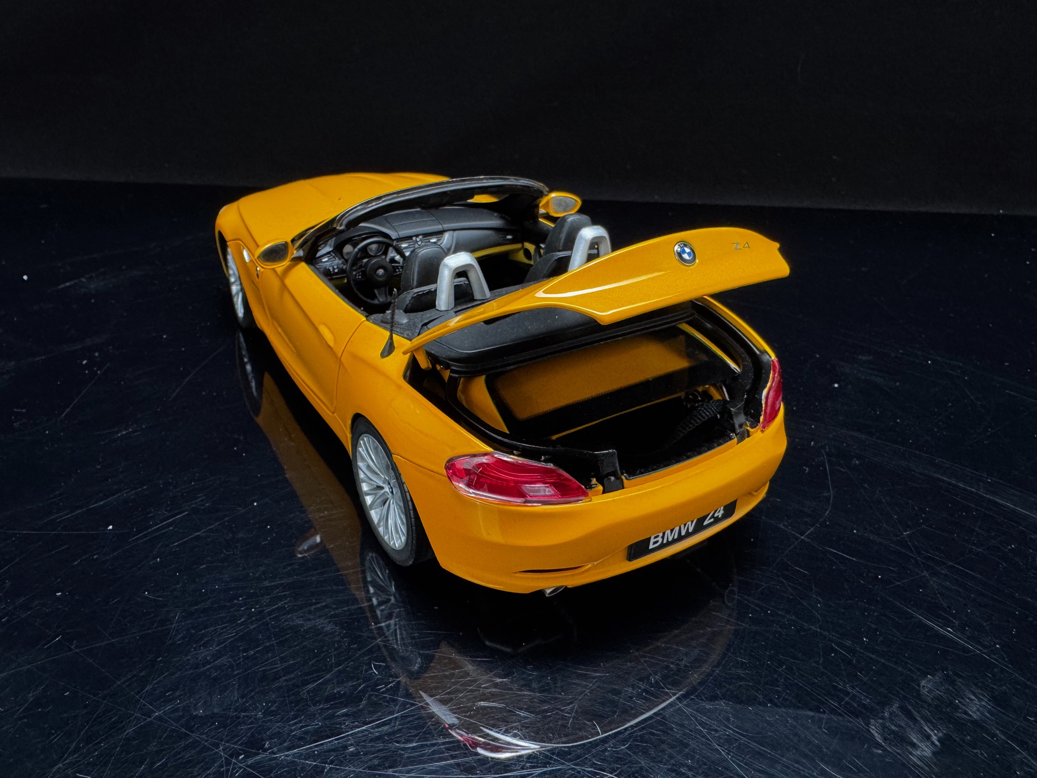 Kyosho BMW Z4 sDrive35i E89 Atacama Yellow - 1/18 – Bild 5