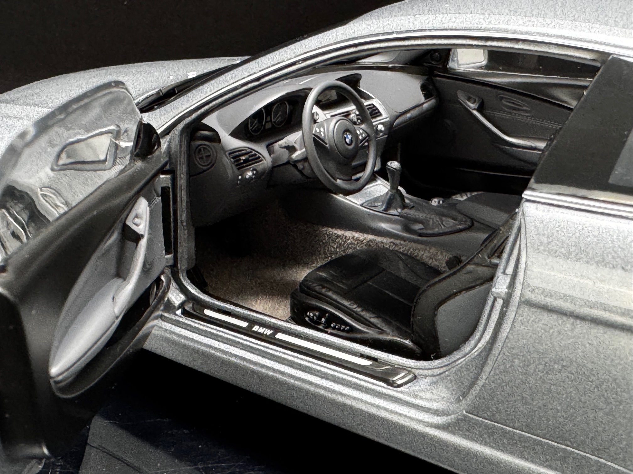 Kyosho BMW 645 CSI silver - 1/18 – Bild 5