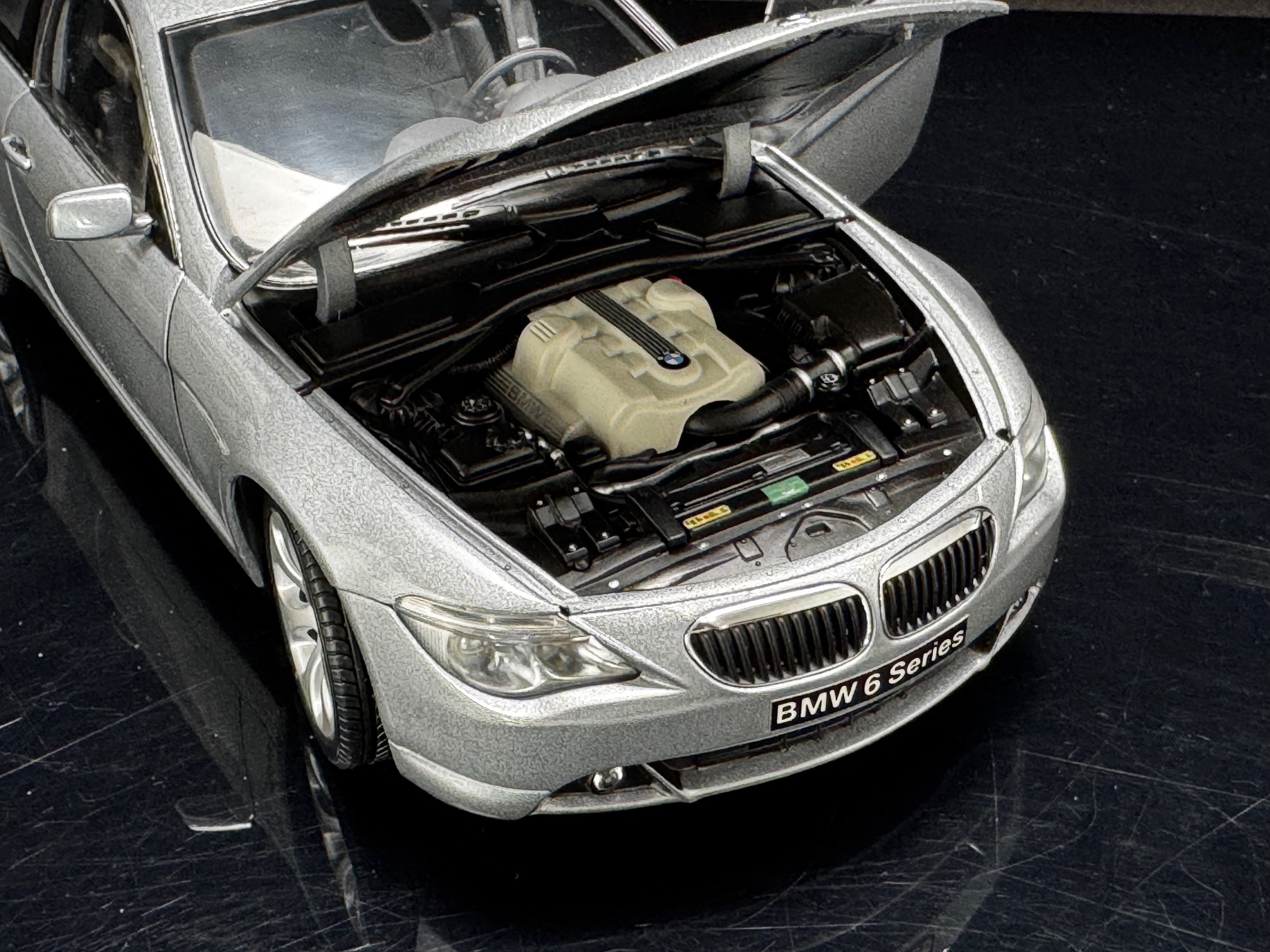 Kyosho BMW 645 CSI silver - 1/18 – Bild 4