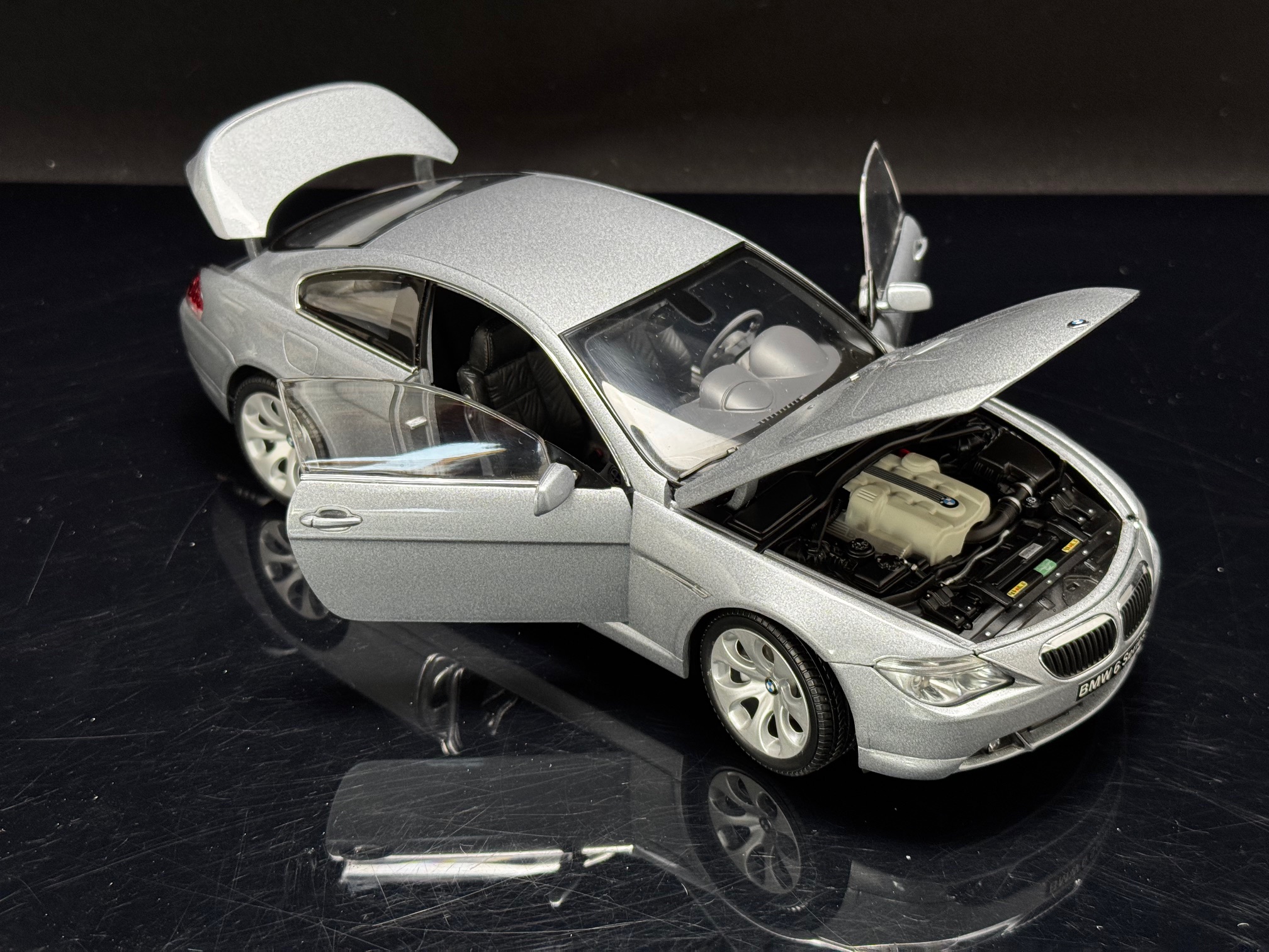 Kyosho BMW 645 CSI silver - 1/18 – Bild 3
