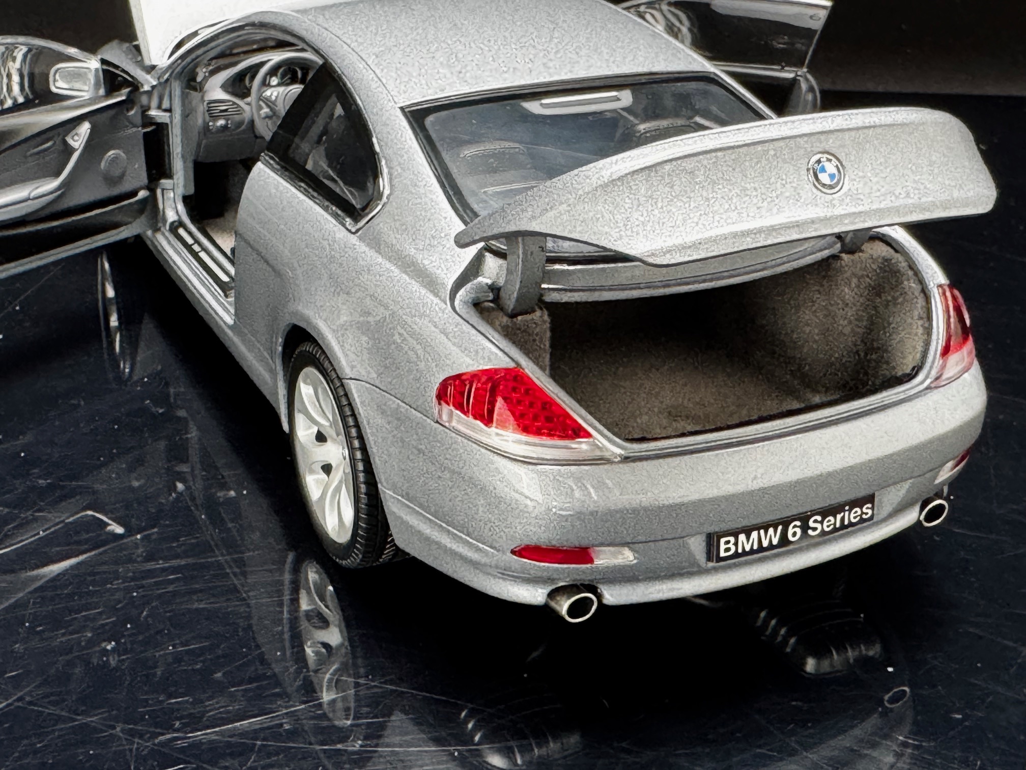 Kyosho BMW 645 CSI silver - 1/18 – Bild 2