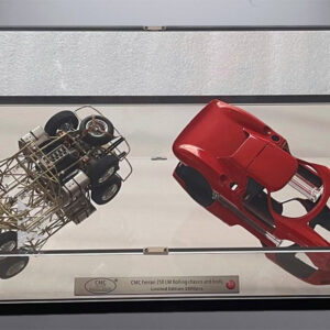 CMC Ferrari 250 LM, ROLLING CHASSIS UND KAROSSERIE IN VITRINE