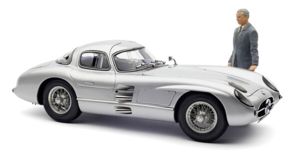CMC Mercedes‐Benz 300 SLR Coupé, 1955, including figurine and acrylic base plate with engraved plaque