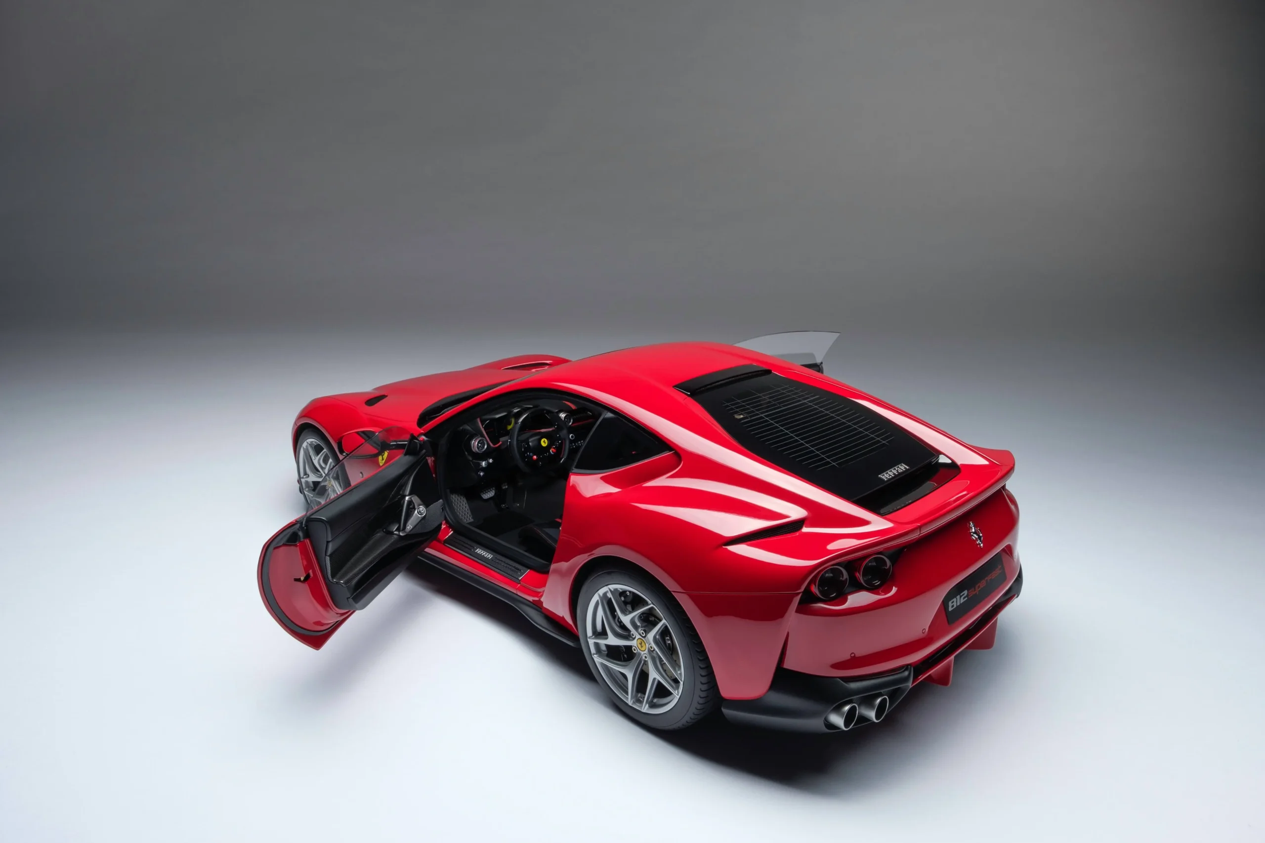 Amalgam Ferrari 812 Superfast 1:8 – Bild 10