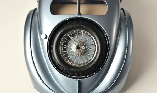 IXO Bugatti Atlantic 57sc 1/8 Kit – Bild 3