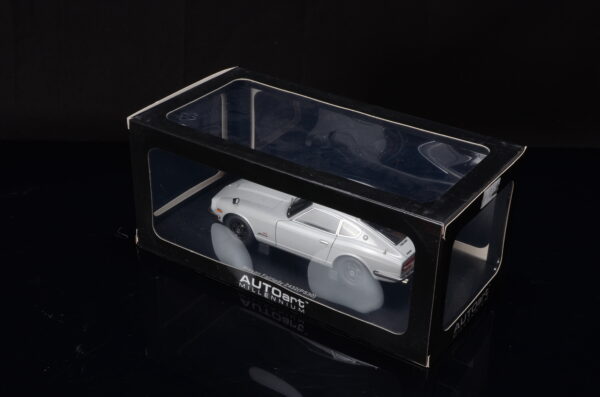 AUTOart Nissan Fairlady 240Z silber – Bild 8
