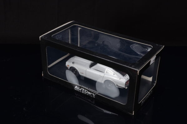 AUTOart Nissan Fairlady 240Z silber – Bild 7