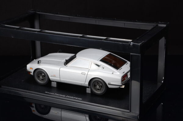 AUTOart Nissan Fairlady 240Z silber – Bild 6