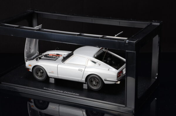AUTOart Nissan Fairlady 240Z silber – Bild 5