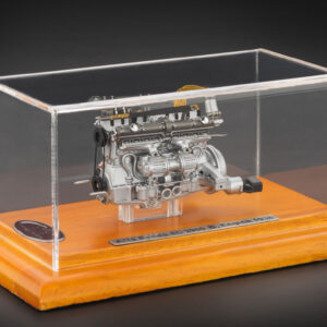 CMC Alfa Romeo 8C 2900 B Motor mit Vitrine
