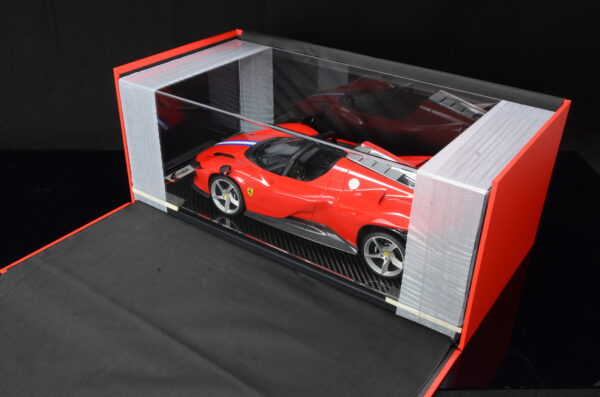 BBR Ferrari Daytona SP3 Serie Icona Red Corsa - Open Roof 1:12 – Bild 4