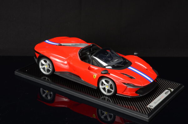 BBR Ferrari Daytona SP3 Serie Icona Red Corsa - Open Roof 1:12 – Bild 7