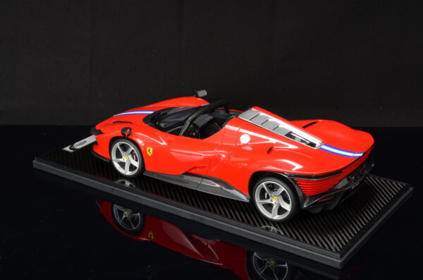 BBR Ferrari Daytona SP3 Serie Icona Red Corsa - Open Roof 1:12 – Bild 8