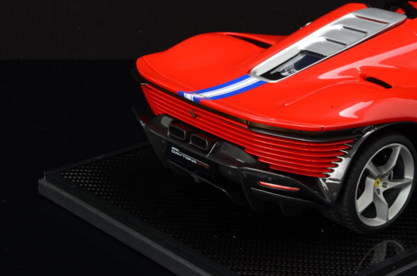BBR Ferrari Daytona SP3 Serie Icona Red Corsa - Open Roof 1:12 – Bild 16