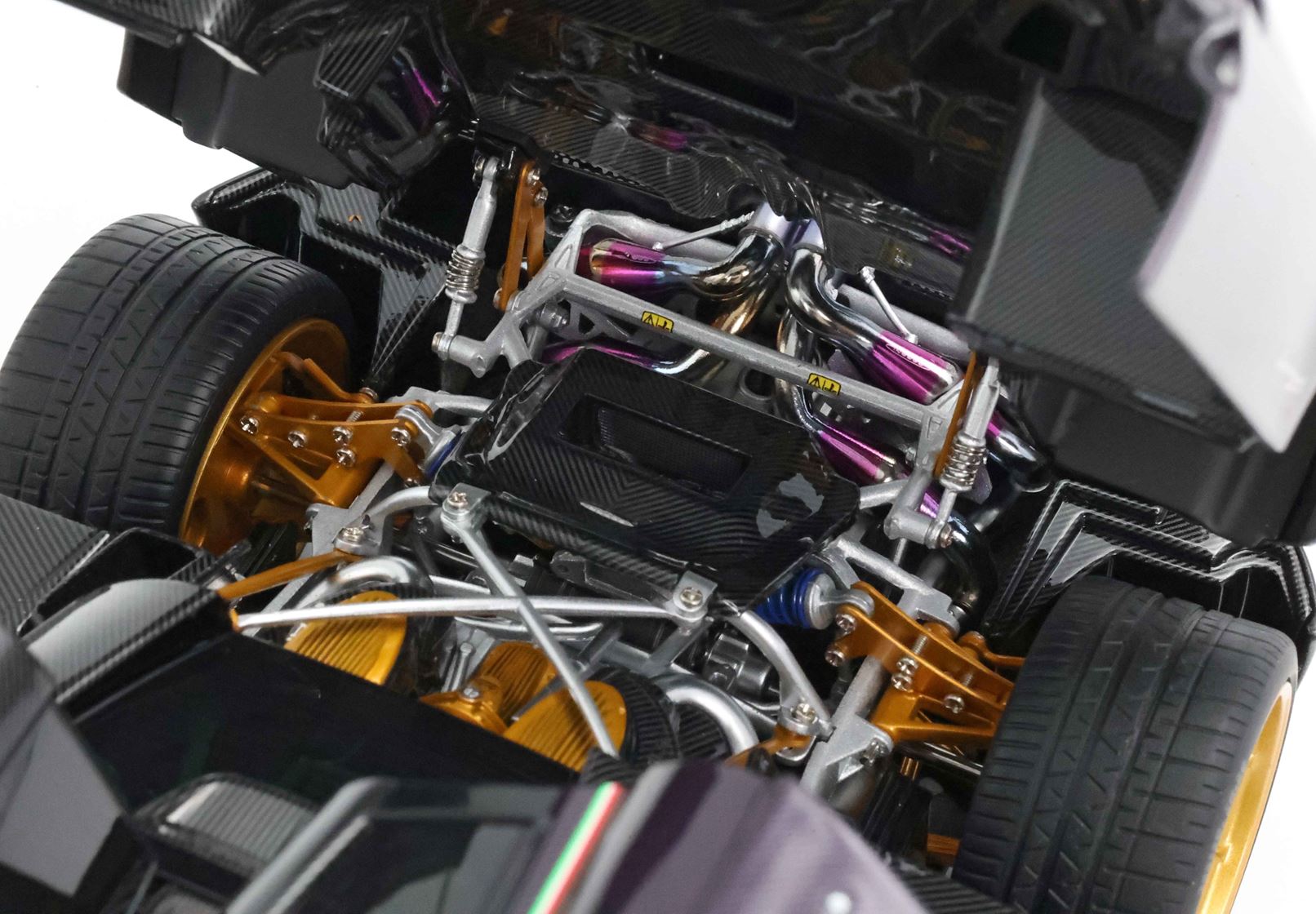 BBR Pagani Huayra Dinastia Yazi diecast full open purple carbon fiber BASIC PACK - 1/18 - Image 4