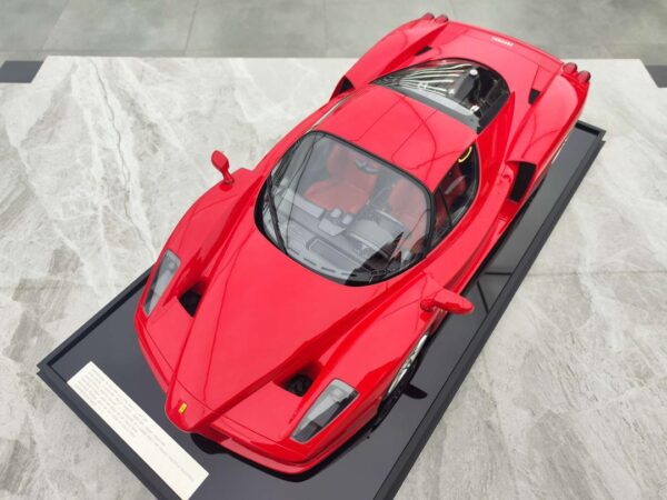 Ferrari Enzo1:8 rot – Bild 8