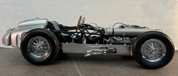 IXO Mercedes W196 Bausatz 1:8 – Bild 6