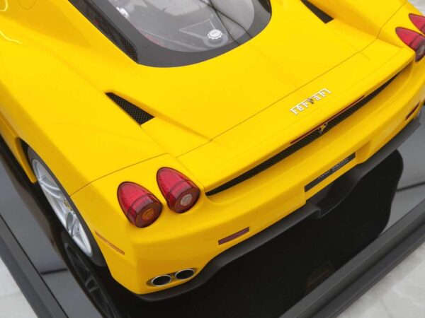 Ferrari Enzo1:8 gelb – Bild 7