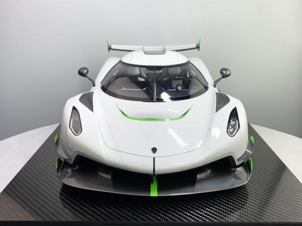 Frontiart Koenigsegg Jesko Crystal White 1/8 – Bild 2