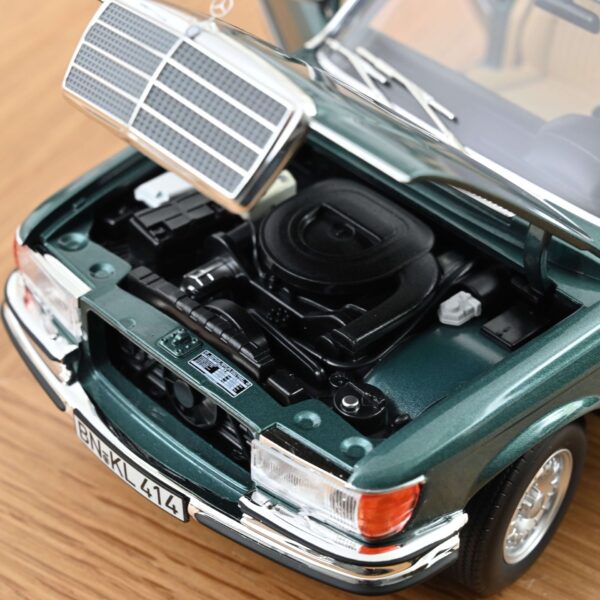 Norev 183455 - Mercedes 450 SEL´79 green metallic 1:18 – Bild 3