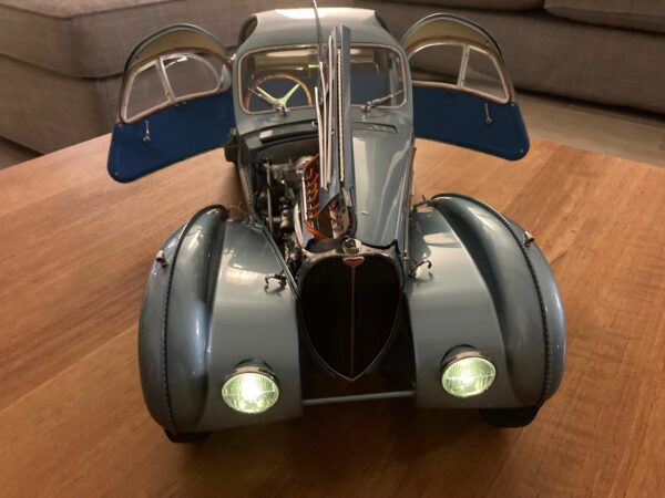IXO Bugatti Atlantic 57c Fertigmodell 1/8 – Bild 2