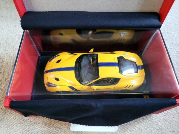 BBR Exclusiv Ferrari F12 TDF Modena 4305 gelb/blau one of 100 – Bild 2