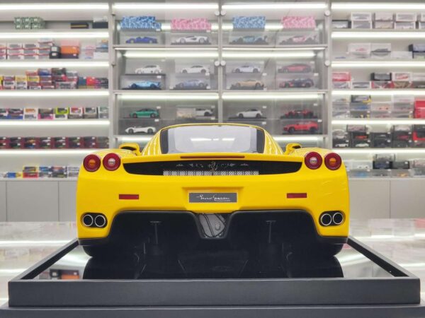 Ferrari Enzo1:8 gelb – Bild 5