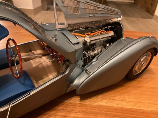 IXO Bugatti Atlantic 57c Fertigmodell 1/8 – Bild 6