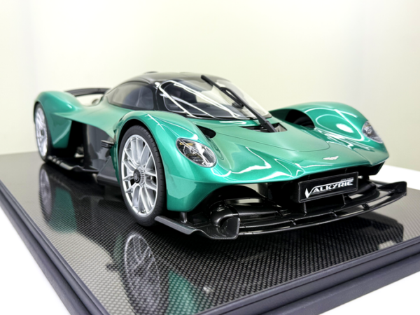 Frontiart Aston Martin Valkyrie British Green 1/8 – Bild 10