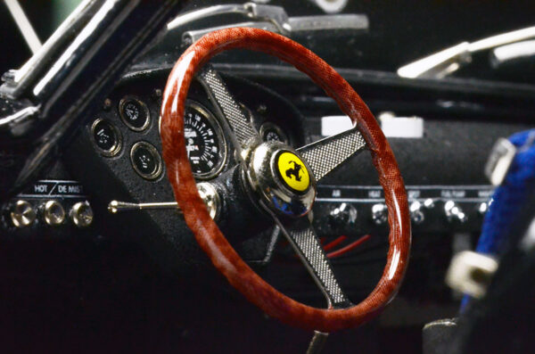 Martisan Ferrari 250 GTO Rosso Corsa AL mit Kupferkarosserie one of 199 – Bild 9