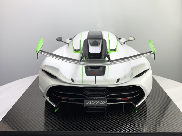 Frontiart Koenigsegg Jesko Crystal White 1/8 – Bild 5