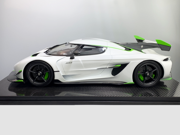 Frontiart Koenigsegg Jesko Crystal White 1/8 – Bild 3