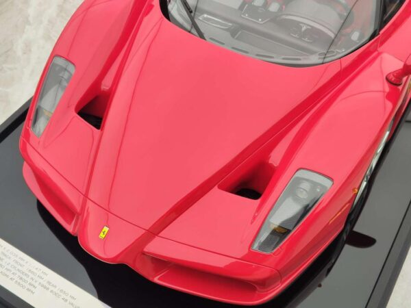 Ferrari Enzo1:8 rot – Bild 6