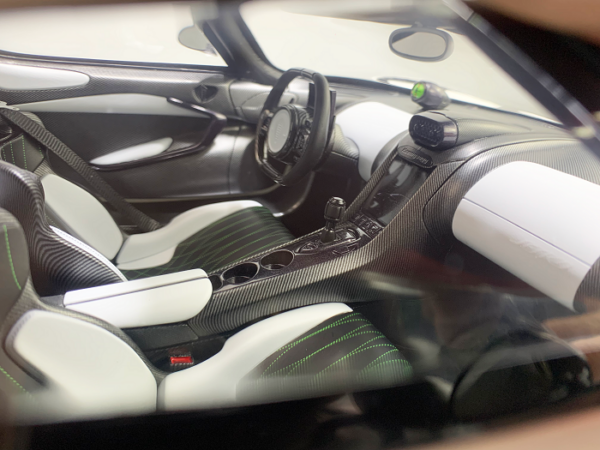 Frontiart Koenigsegg Jesko Crystal White 1/8 – Bild 9