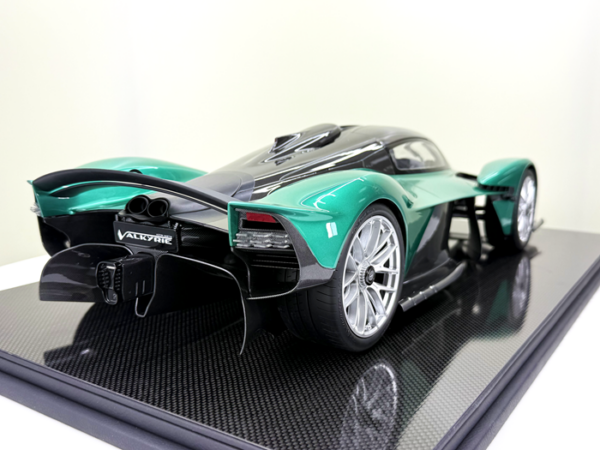 Frontiart Aston Martin Valkyrie British Green 1/8 – Bild 8