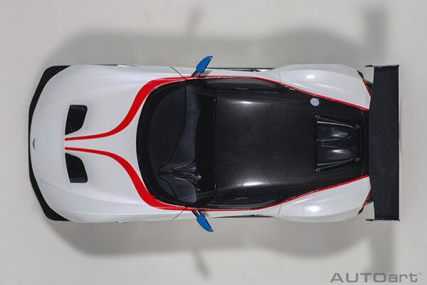AUTOart Aston Martin Vulcan 2015 (stratus white with blue and