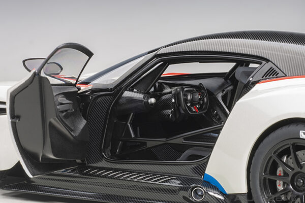 AUTOart Aston Martin Vulcan 2015 (stratus white with blue and