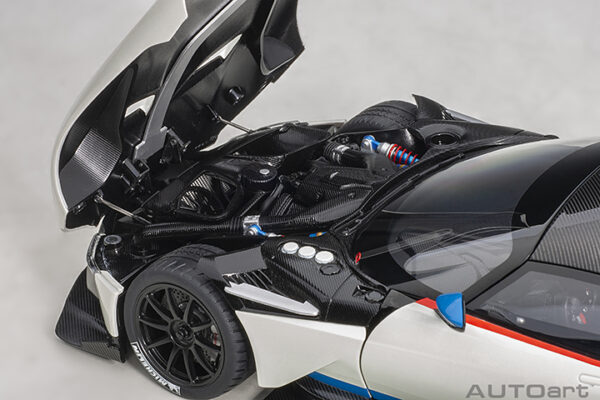 AUTOart Aston Martin Vulcan 2015 (stratus white with blue and