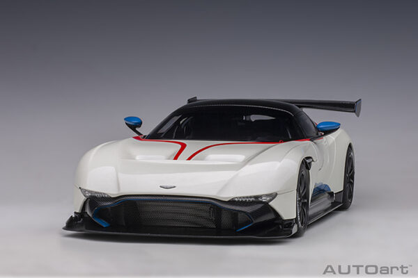 AUTOart Aston Martin Vulcan 2015 (stratus white with blue and