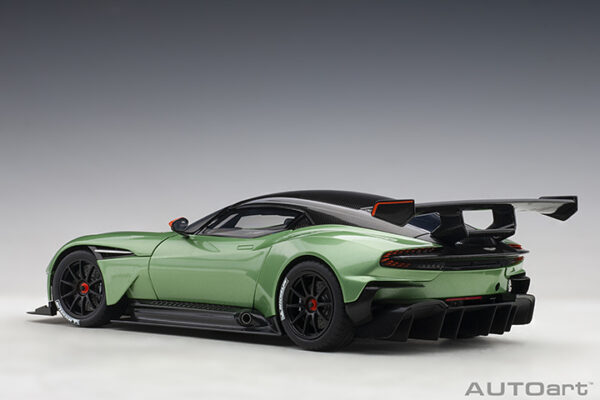 AUTOart Aston Martin Vulcan 2015 (apple tree green metallic)