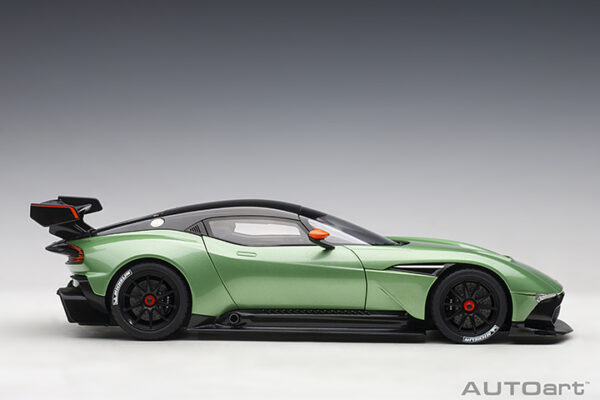 AUTOart Aston Martin Vulcan 2015 (apple tree green metallic)