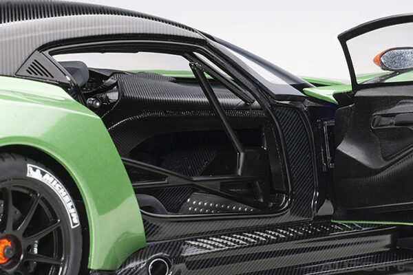 AUTOart Aston Martin Vulcan 2015 (apple tree green metallic)