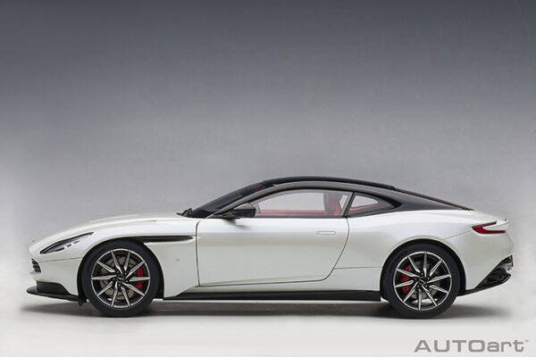 AUTOart Aston Martin DB11 (morning frost white)