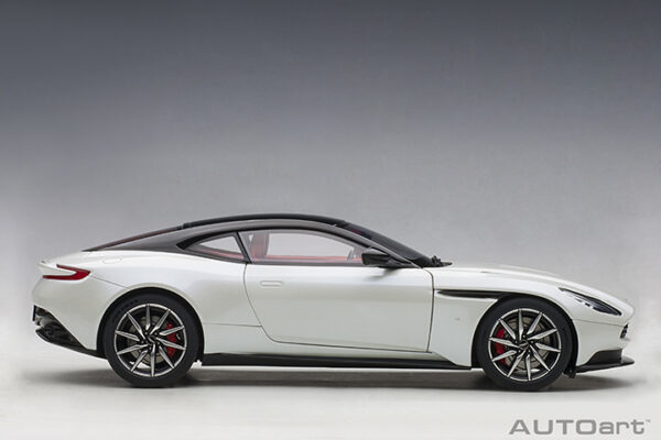 AUTOart Aston Martin DB11 (morning frost white)