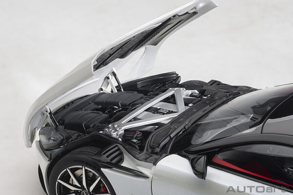 AUTOart Aston Martin DB11 (morning frost white)